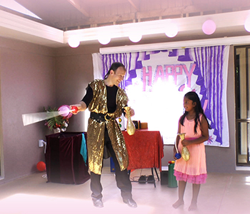 Auckland kids magic show performance photo